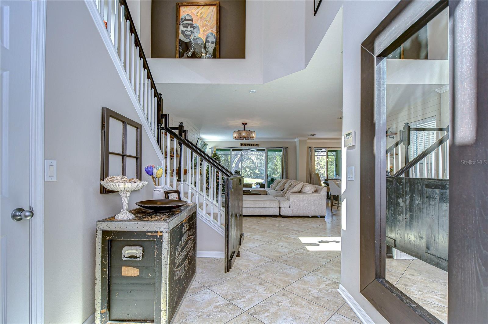 Bright and inviting foyer!