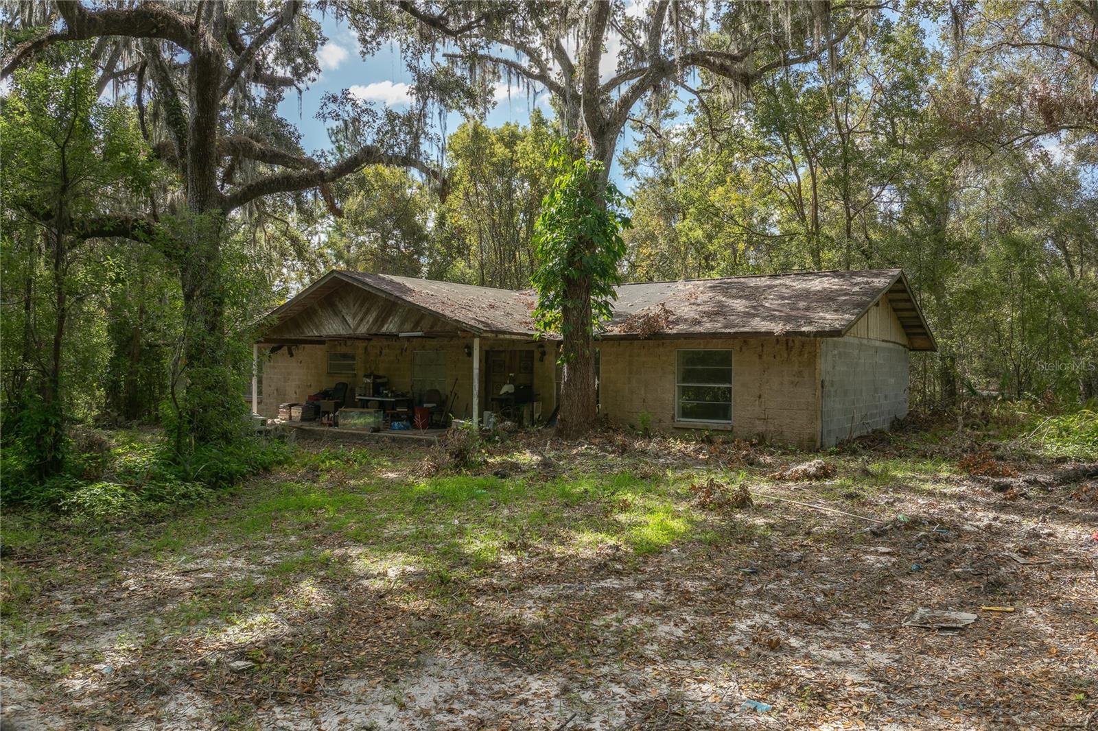 vacant abandoned home on 3 acre lot adjacent to Endsley Rd with road access.