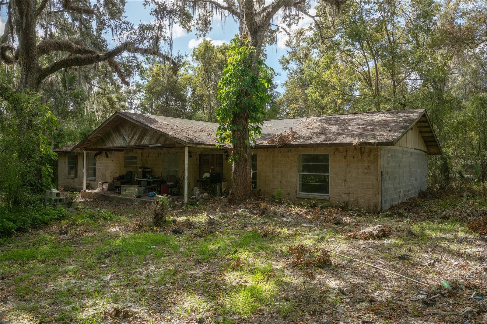 vacant abandoned home on 3 acre lot adjacent to Endsley Rd with road access.