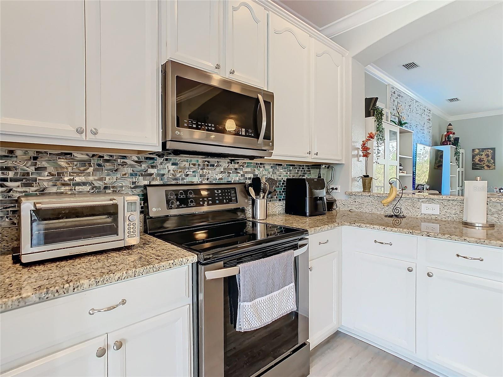 Another look at all the cabinet space you have in the kitchen