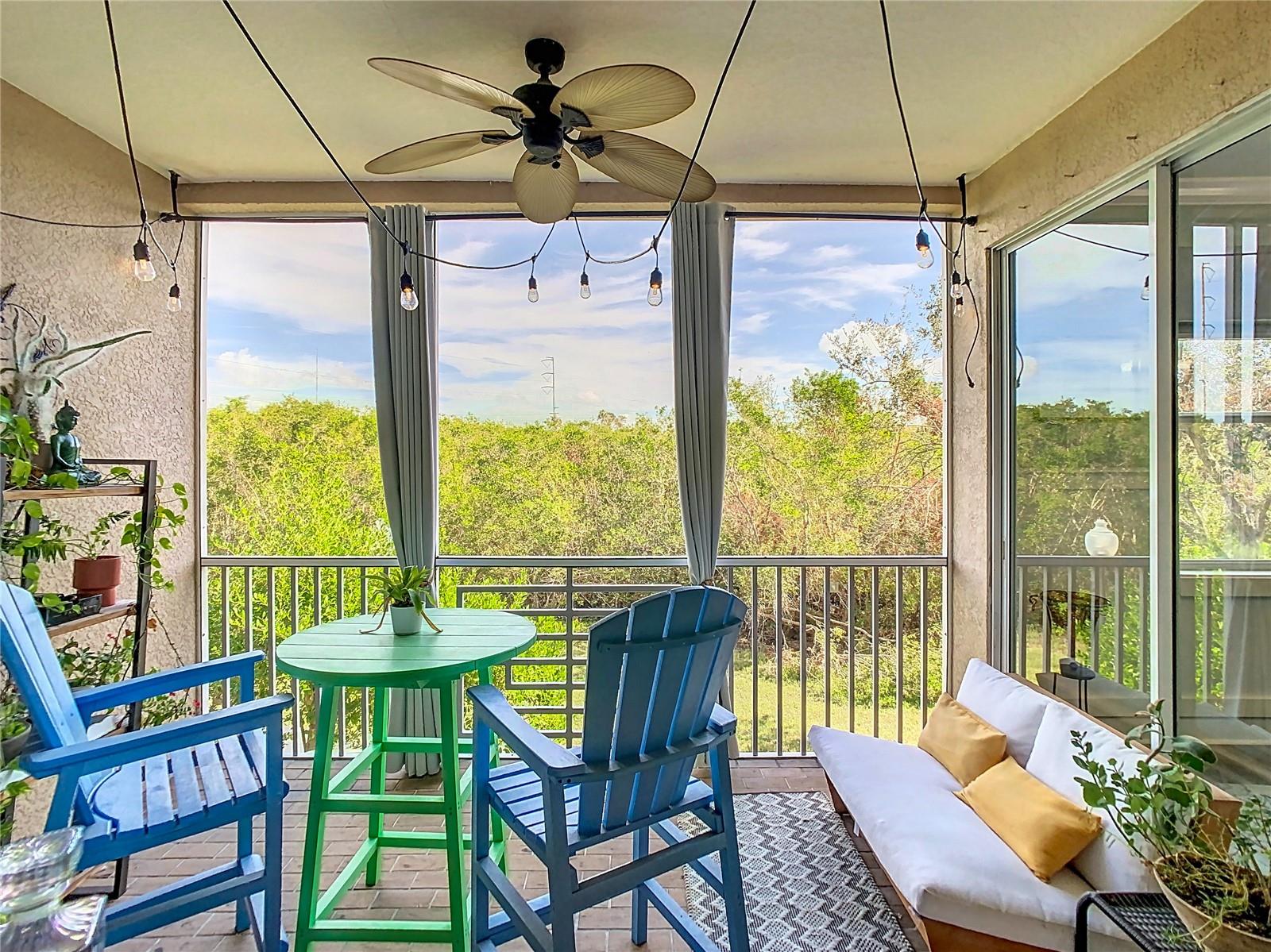 Another look at the screened-in lanai on the 2nd floor