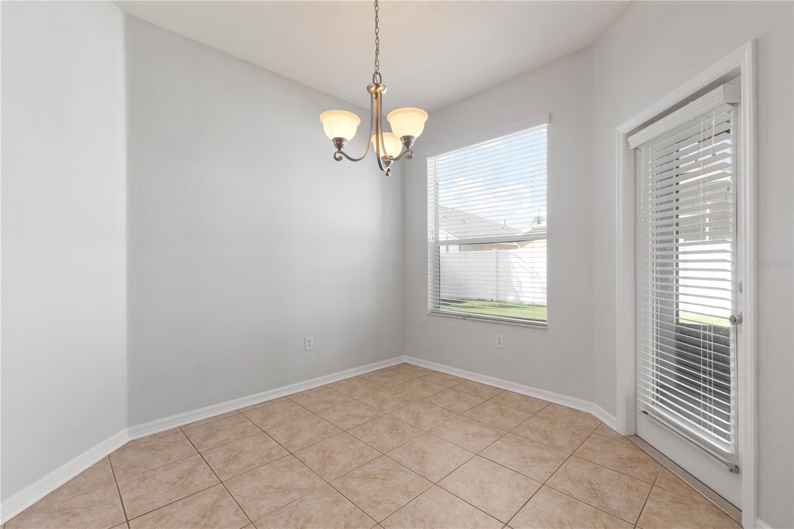 Eat in Kitchen/Breakfast Nook