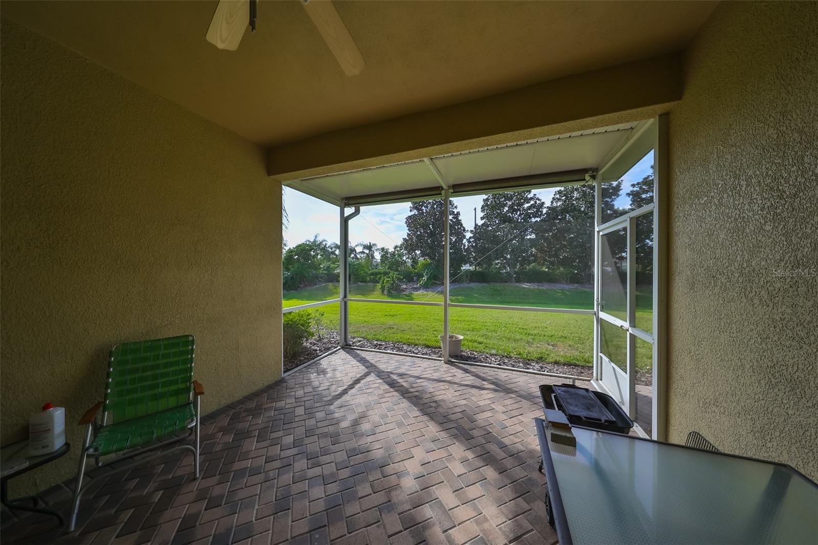 Large Lanai with Screened area