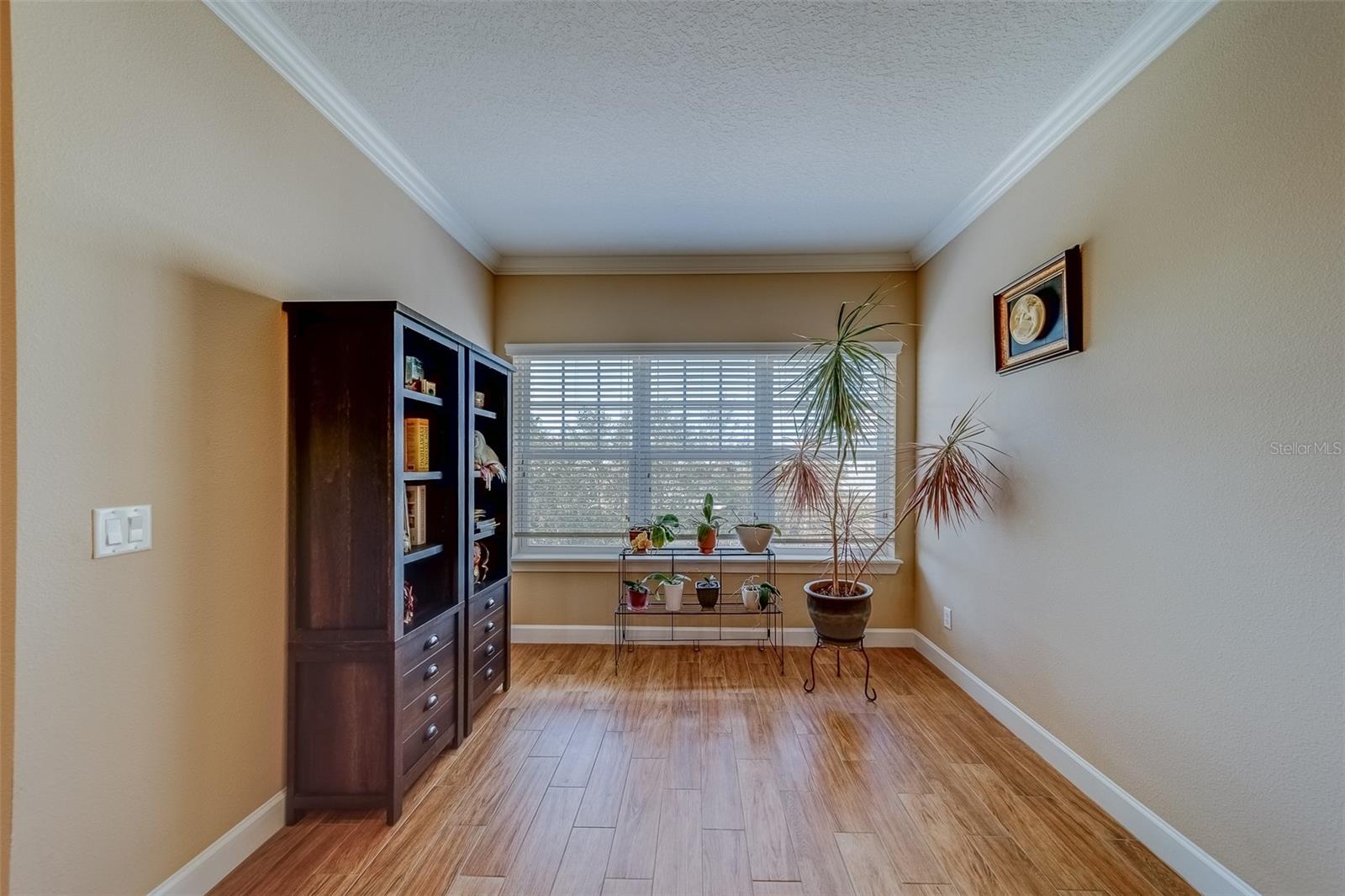 Primary bedroom sitting area