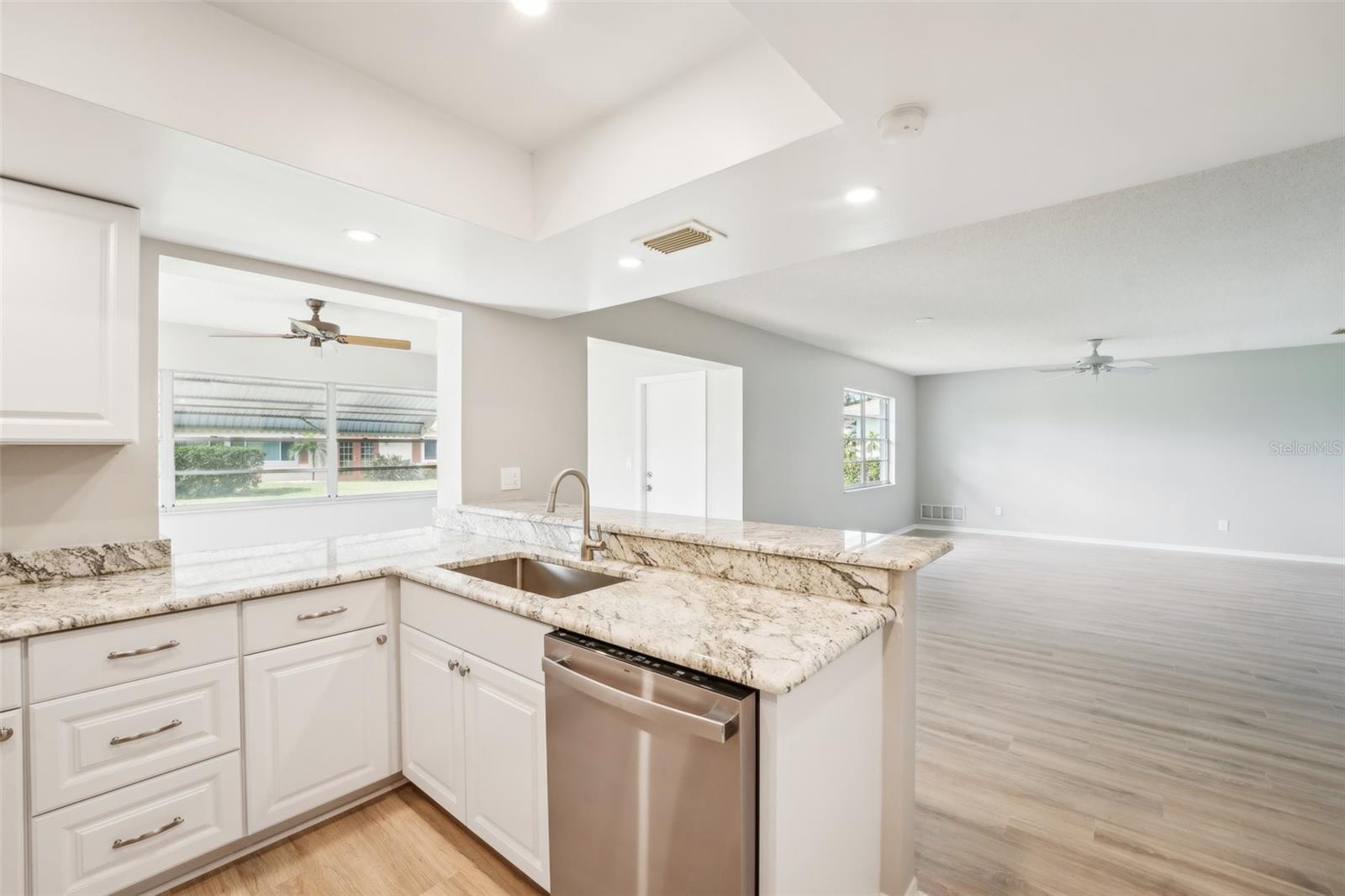 BEAUTIFULLY RENOVATED KITCHEN