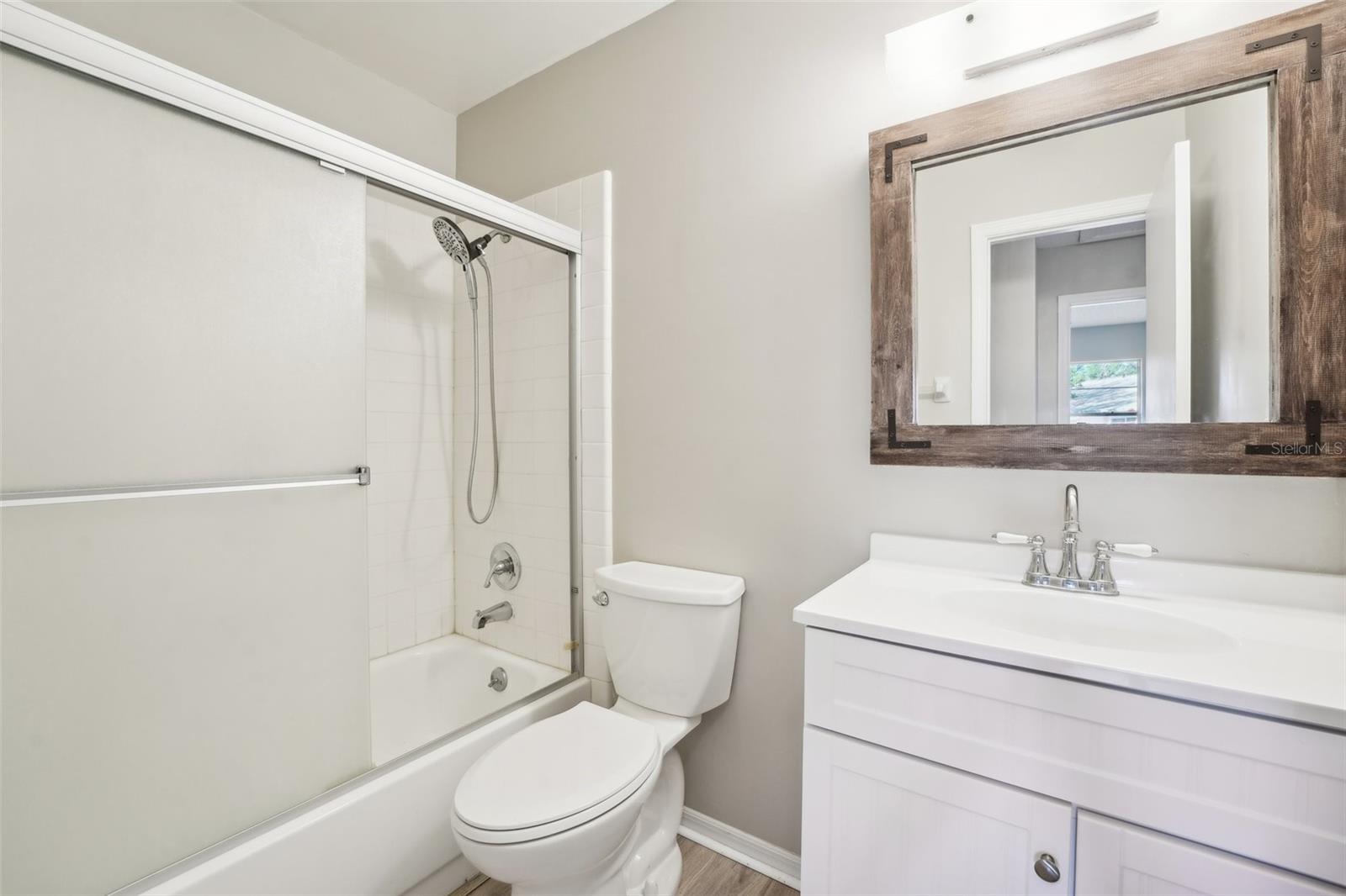 GUEST BATHROOM WITH TUB