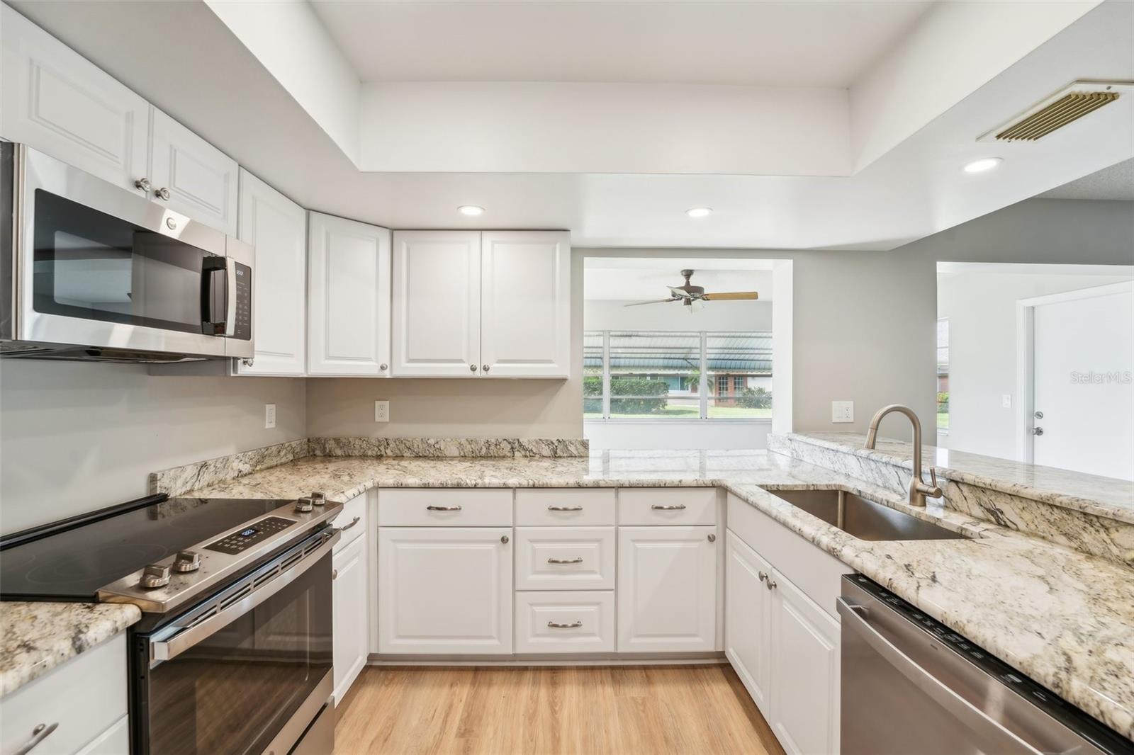 BEAUTIFULLY RENOVATED KITCHEN