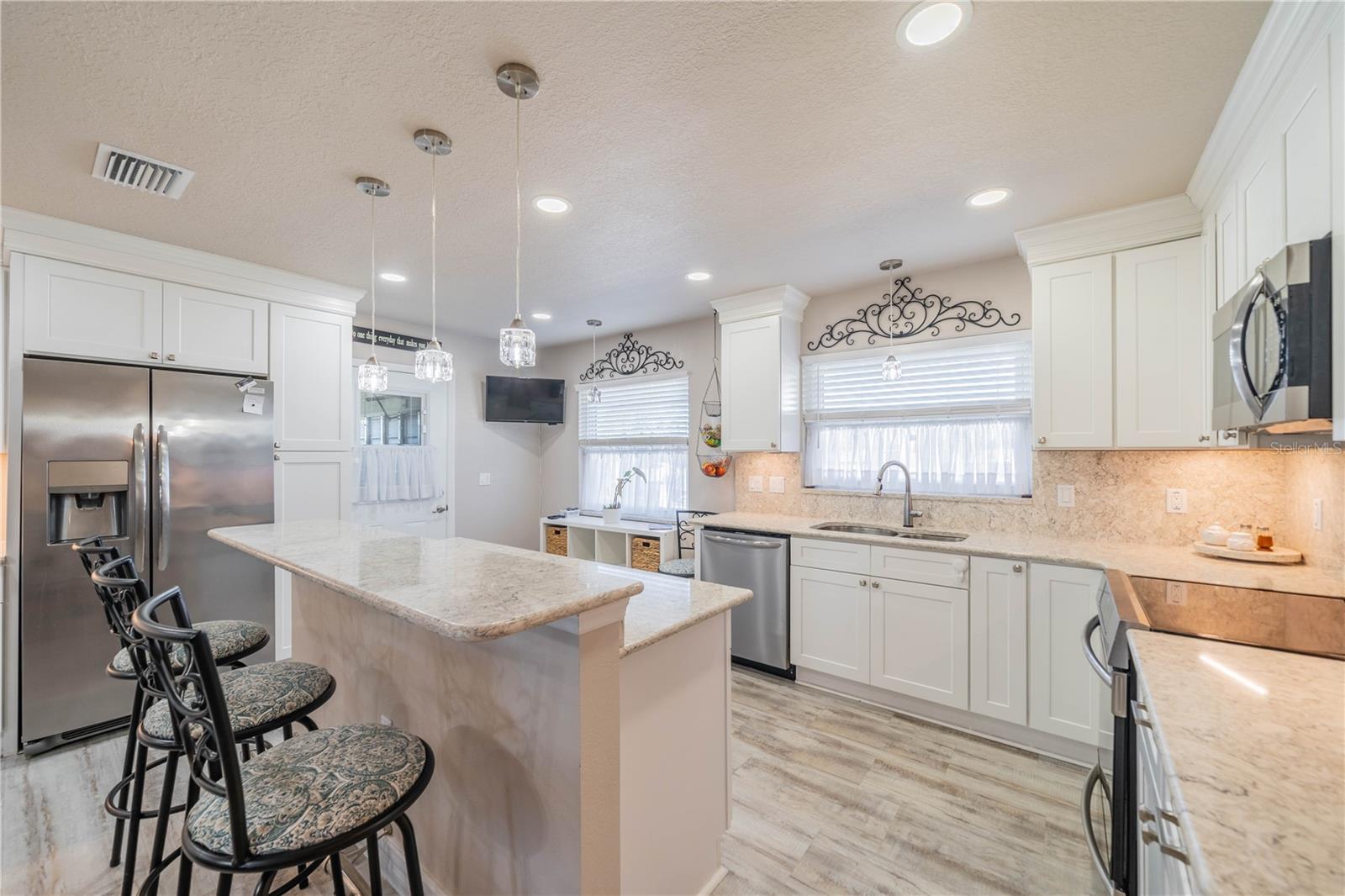 Kitchen with Breakfast Bar