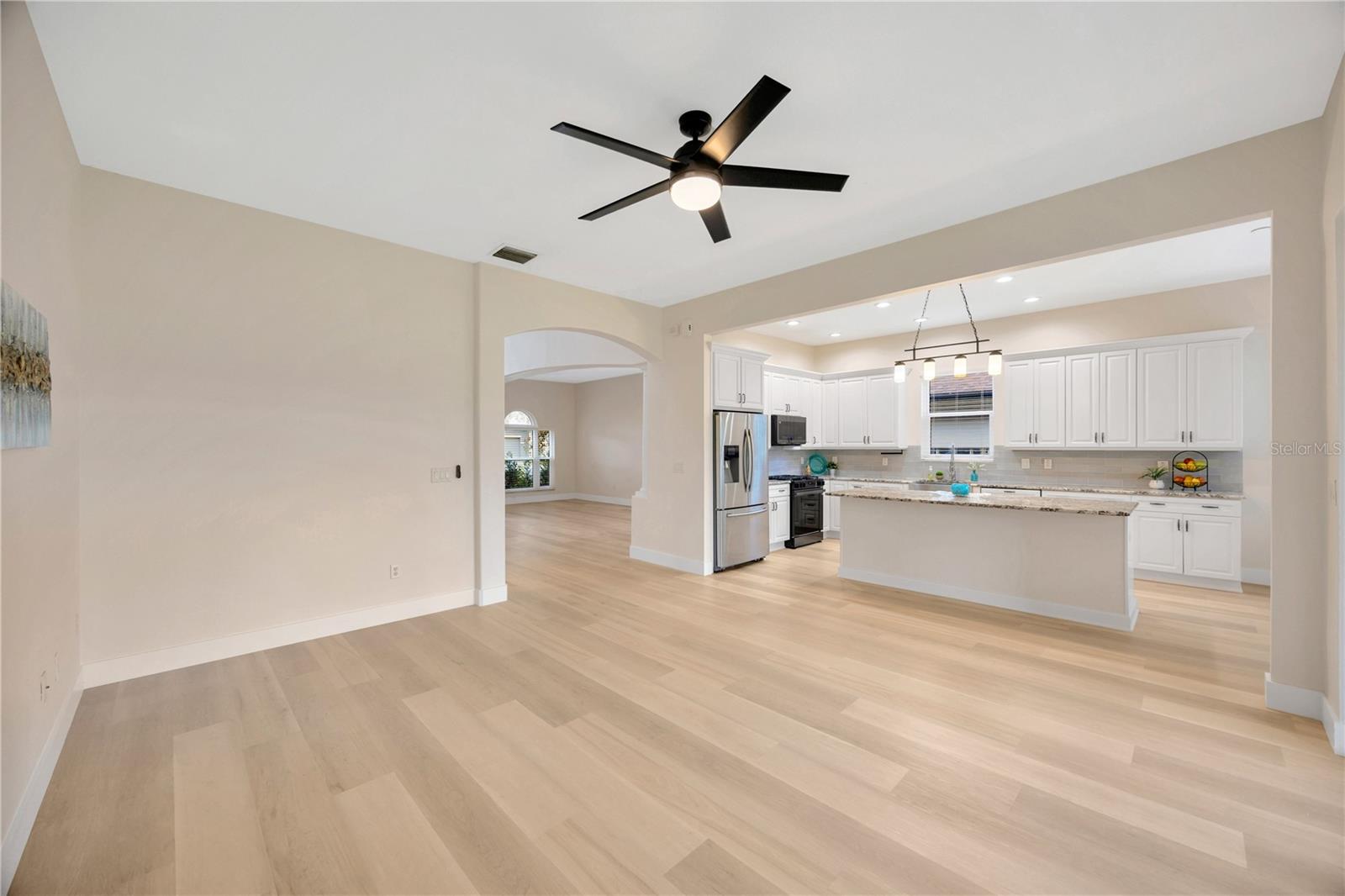 Open Floorplan and easy flow ~ perfect for entertaining!