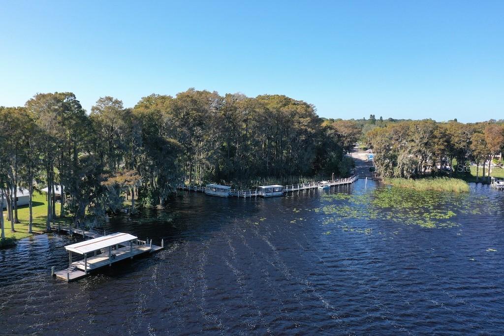 pontoon boats for cruising the lake
