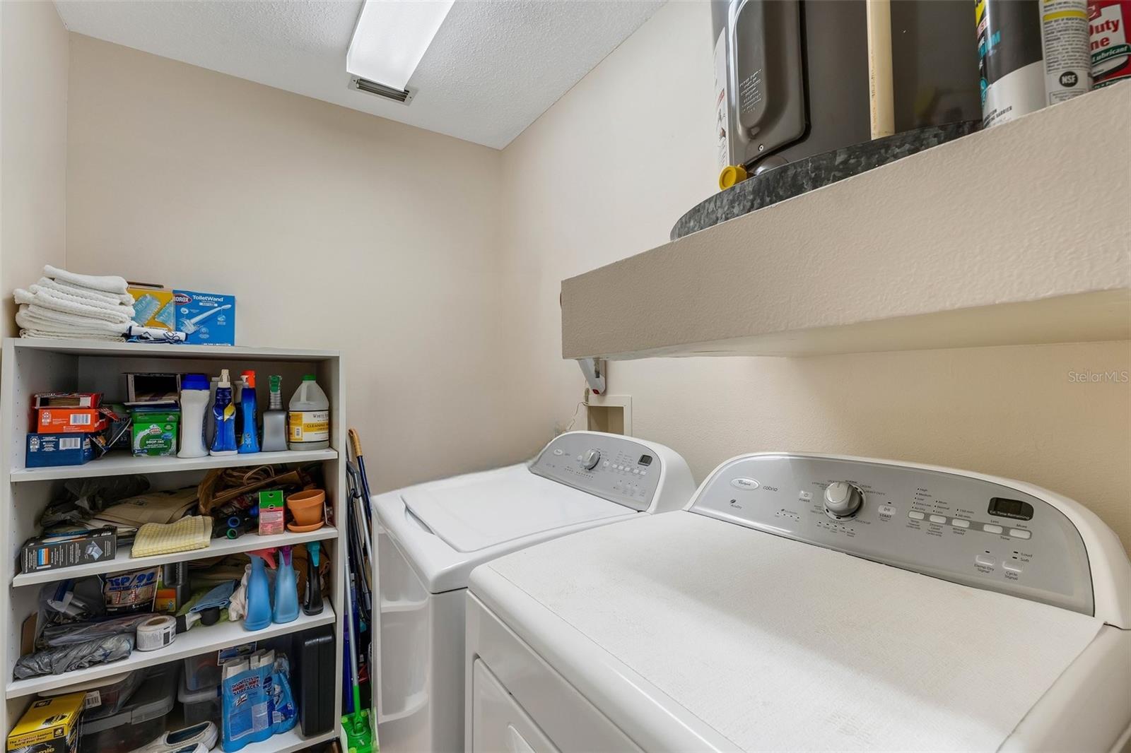 Large indoor laundry room~