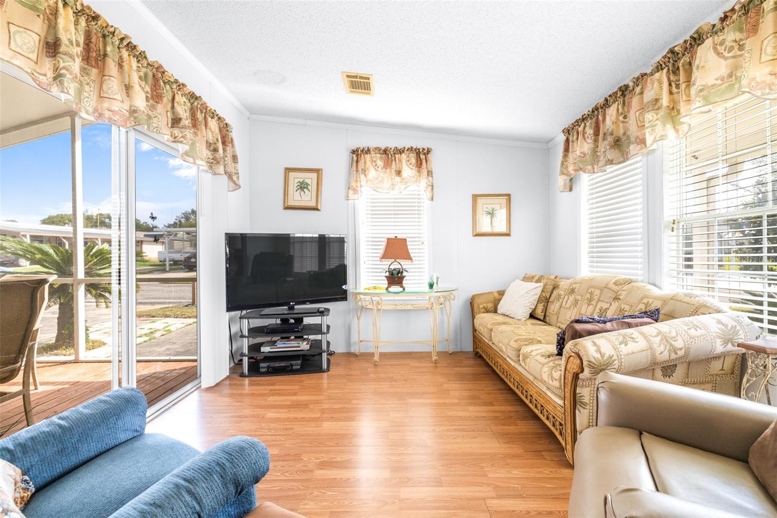 Family Room 11x11 sliding door to screened porch