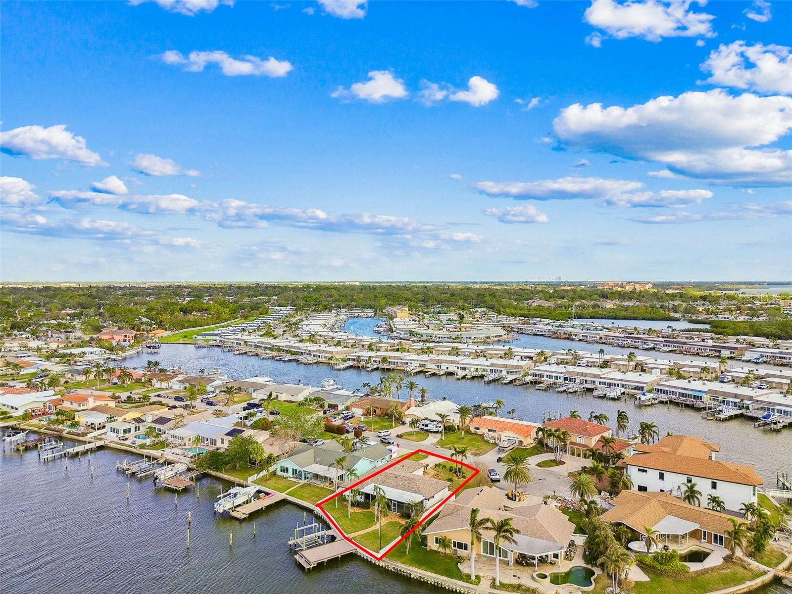 Located at the end of a finger on Boca Ciega Bay just a short boat ride to the Gulf of Mexico!!!