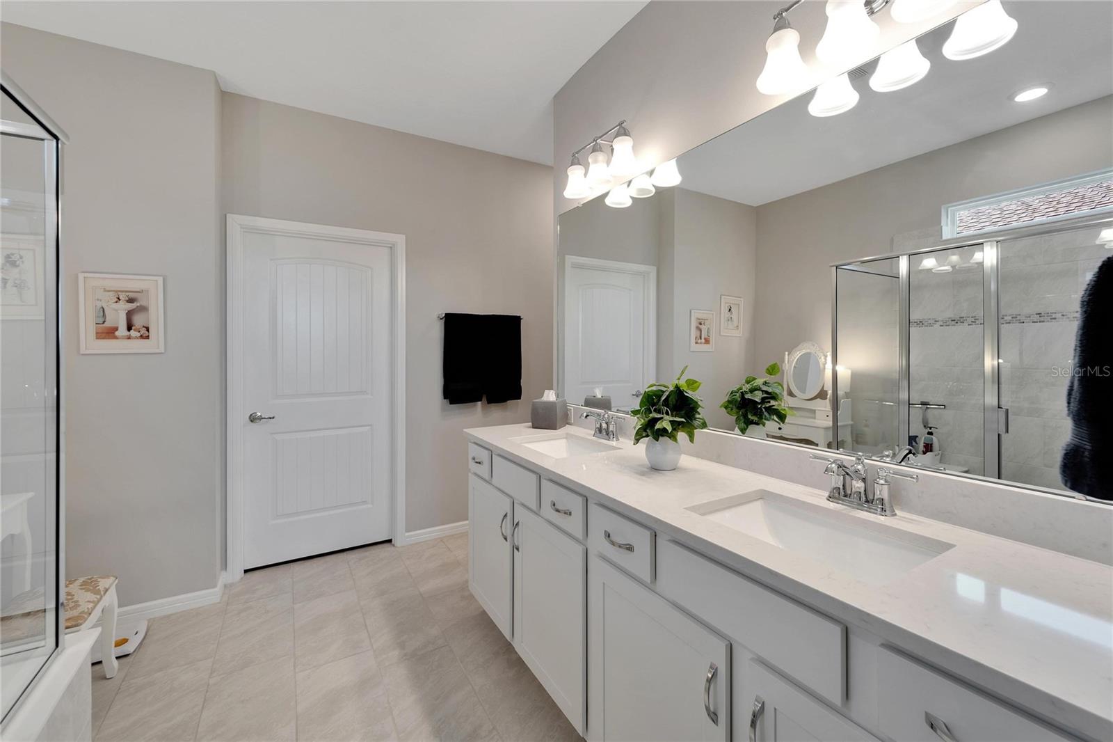 Double sinks in primary bathroom