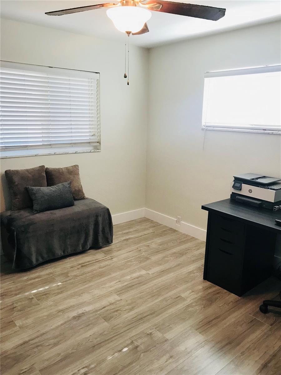 Bedroom/Office