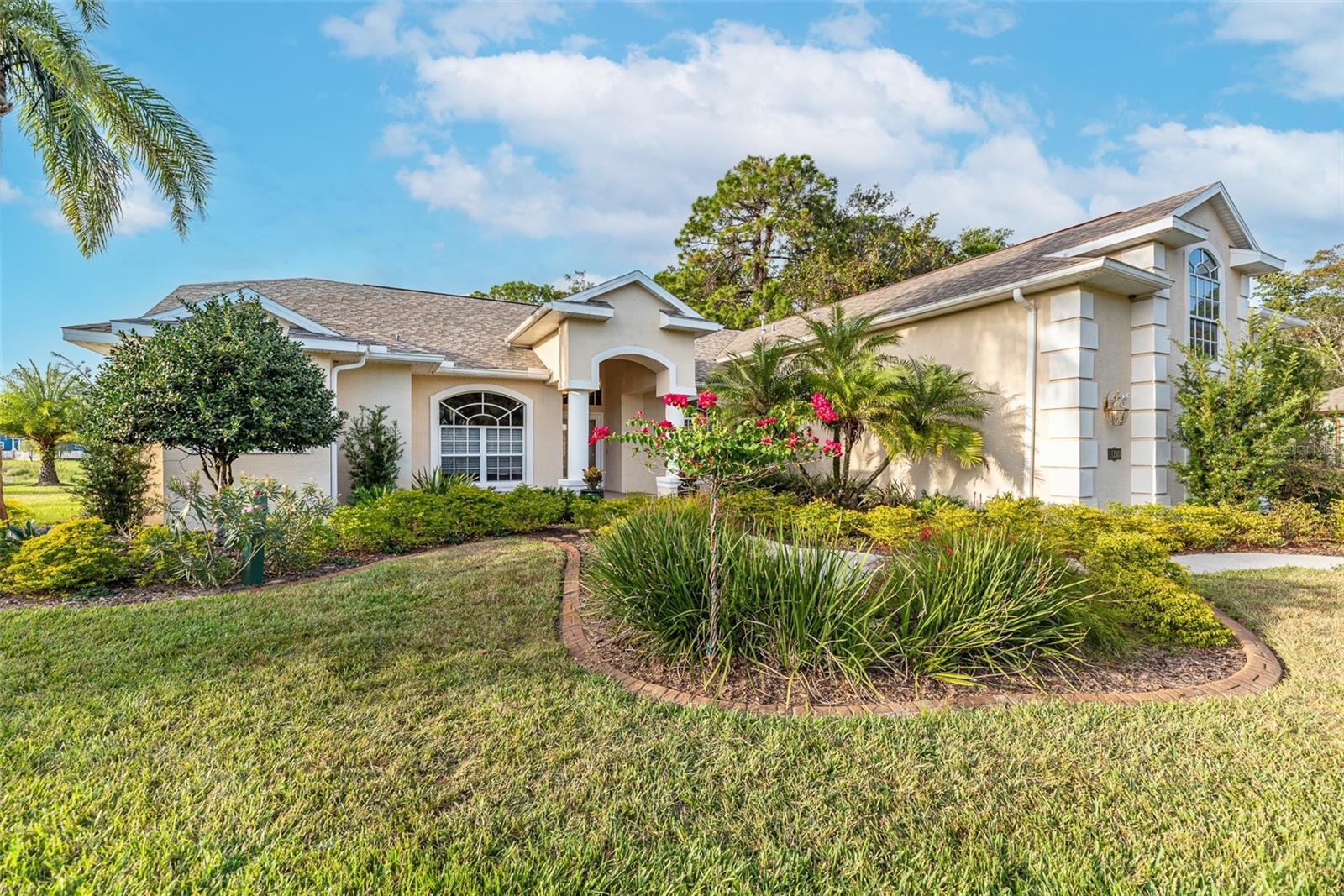 Close to the Suncoast parkway for quick access to the TPA airport(35 mins), beaches and all conveniences.