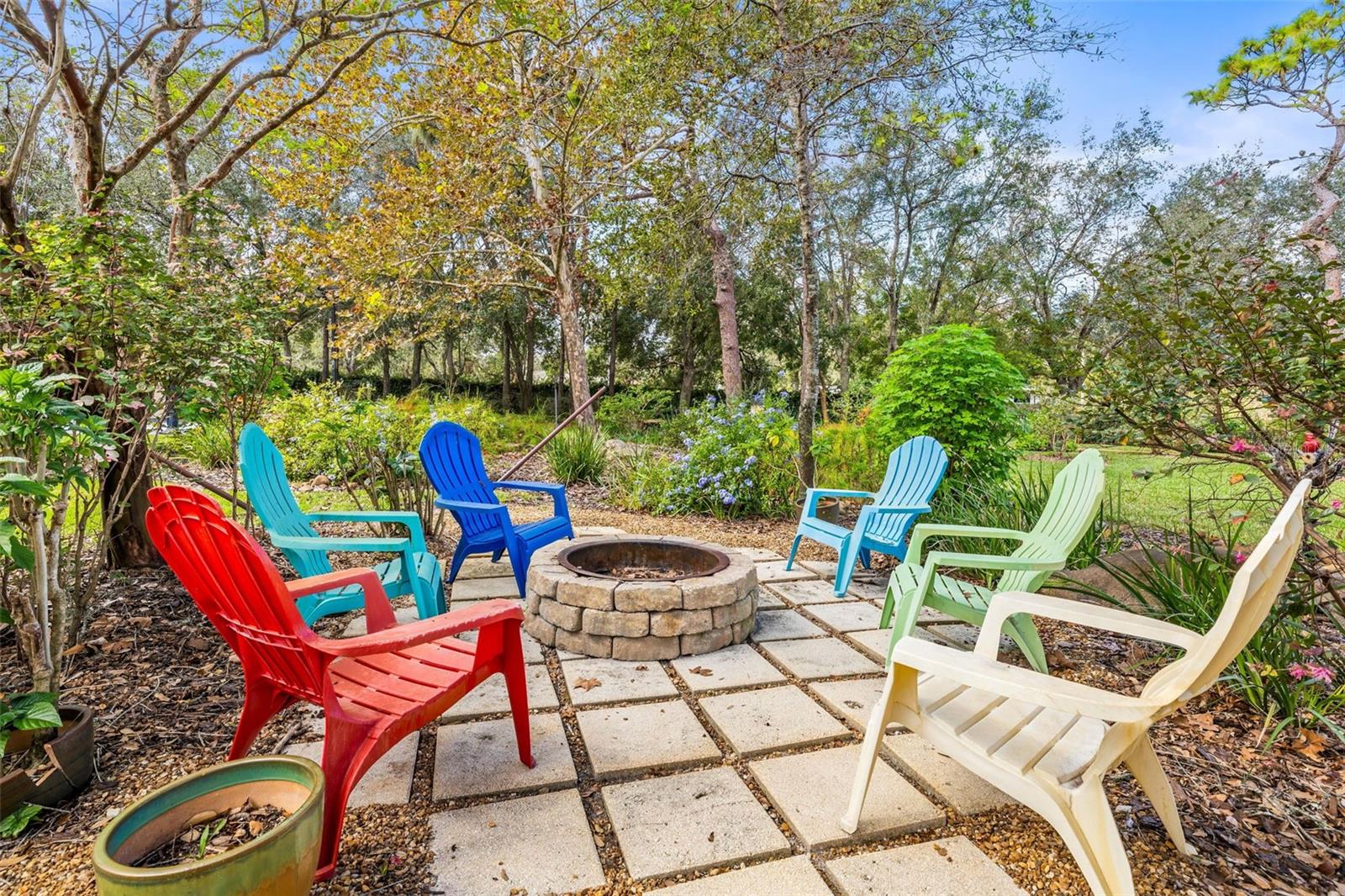 Fire Pit & Sitting Area