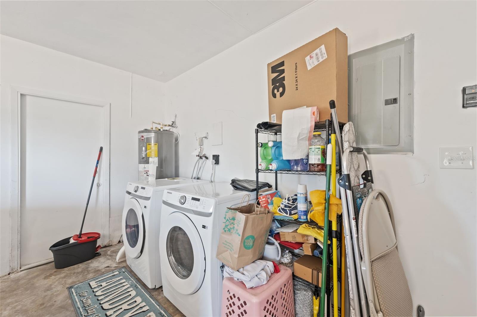 Garage/Laundry