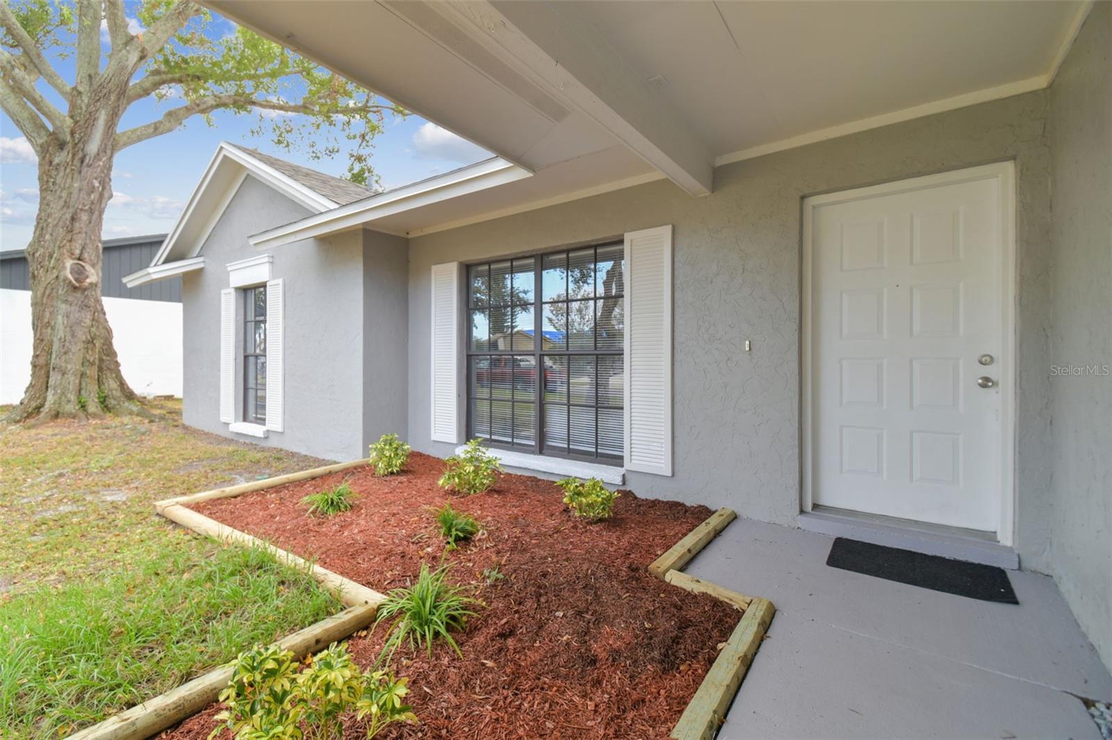 FRONT ENTRY GARDEN