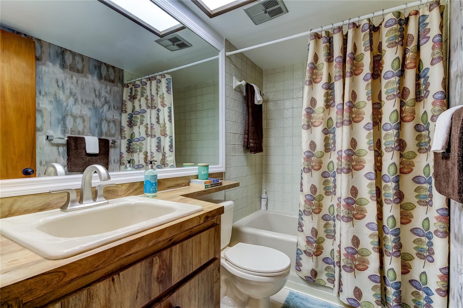 Guest Bathroom (8.1' x 4.10') features new faucet, tile flooring, extra large sink, & tub w/shower!