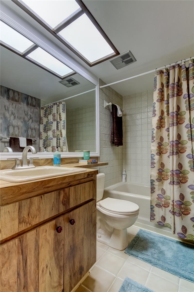 Guest Bathroom (8.1' x 4.10')!