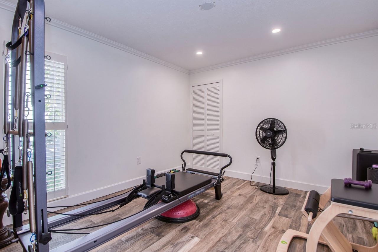 Pilates/Bed room with walkin closet