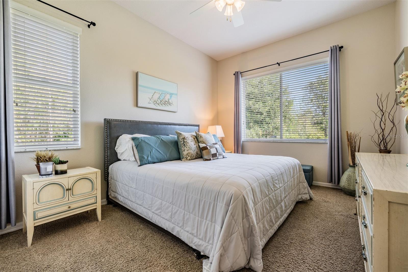 Guest Bedroom with Ceiling Fan/Light Fixture/Clicker.