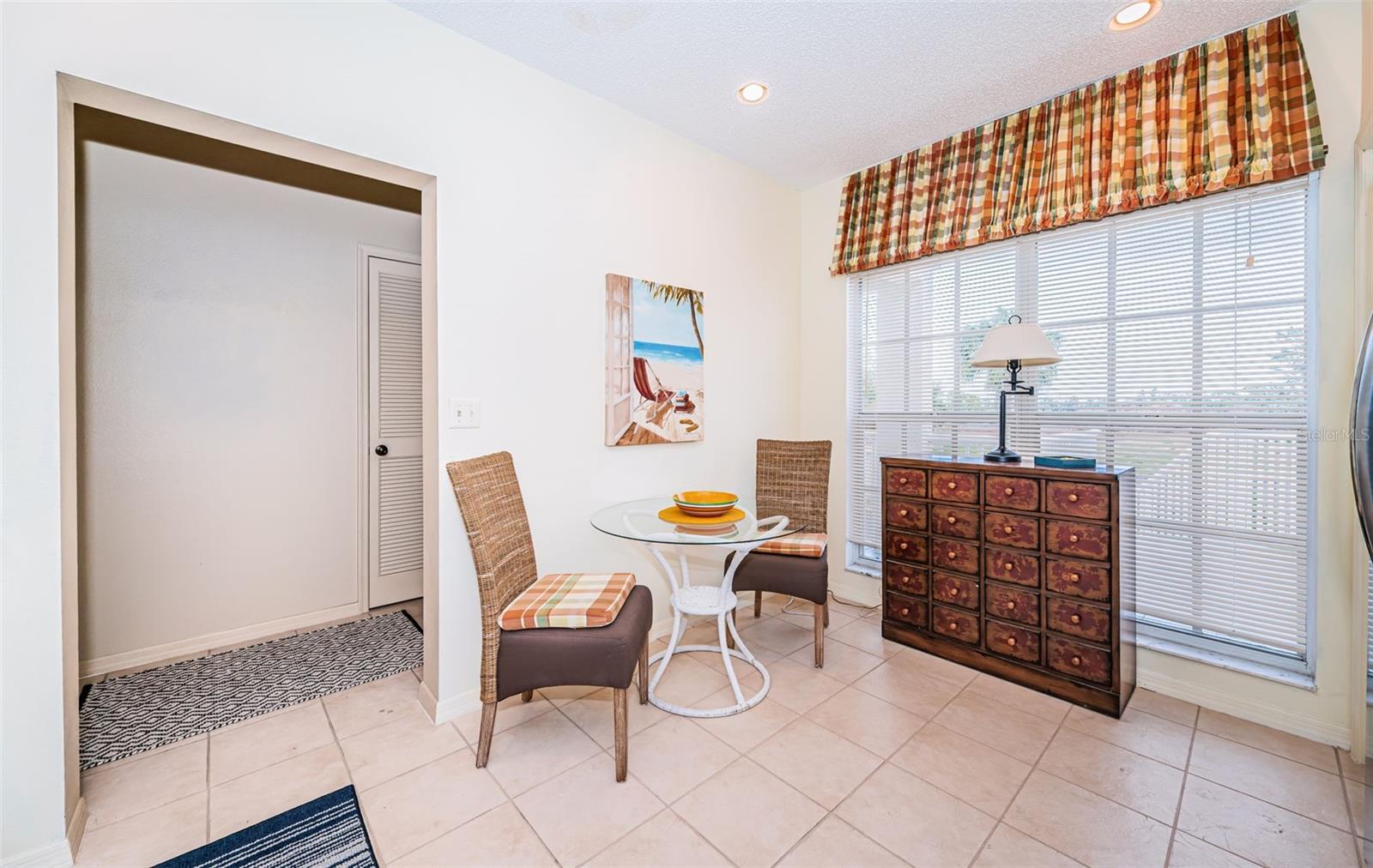 .. Kitchen Shot # 3... Eating Area . Perfect for reading Morning Mail. Unit Entrance right behind Picture in Hallway.