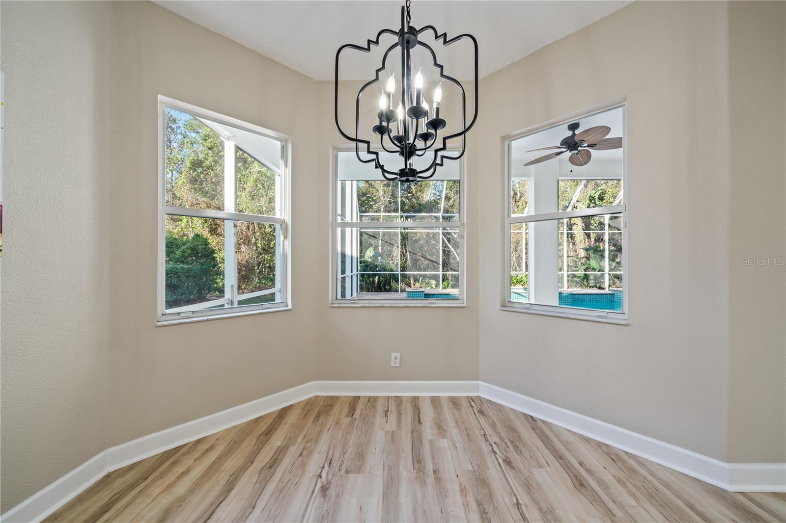 Eat-in breakfast nook