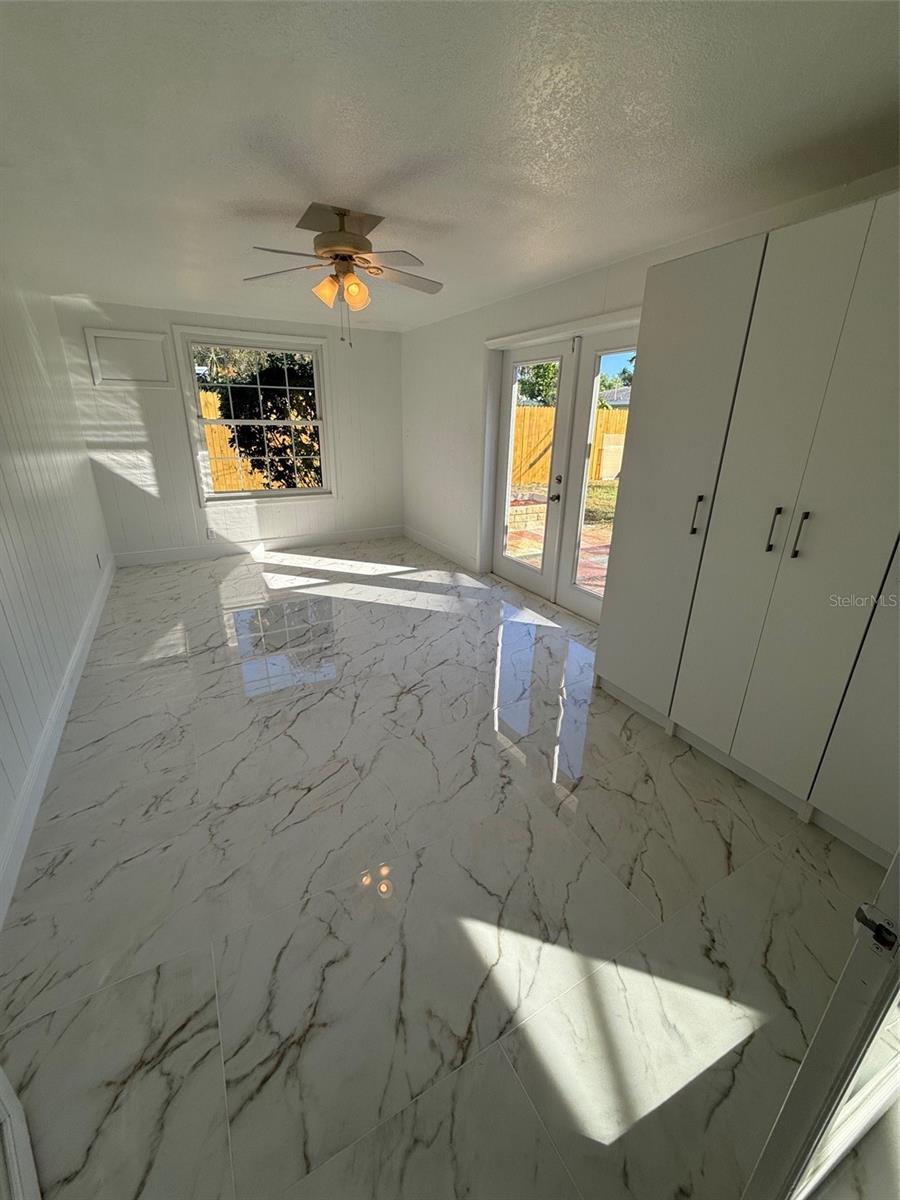 Second bedroom with exit to the pool area