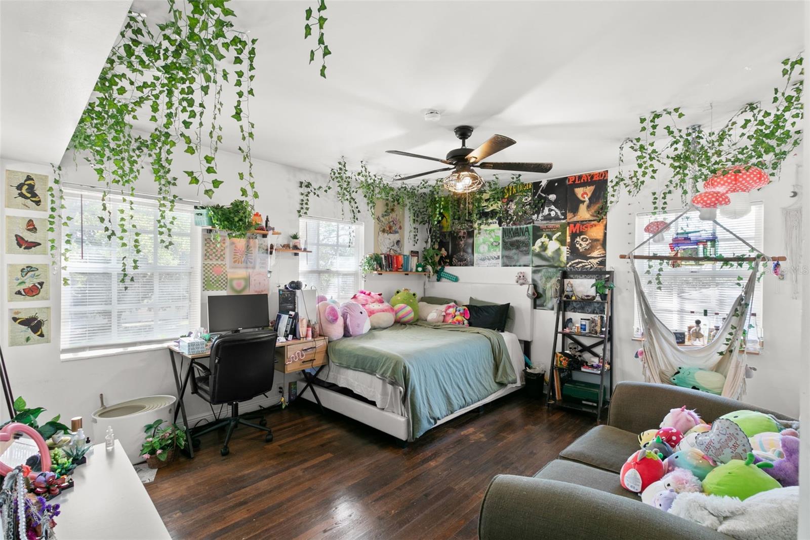 Third bedroom with private half bath