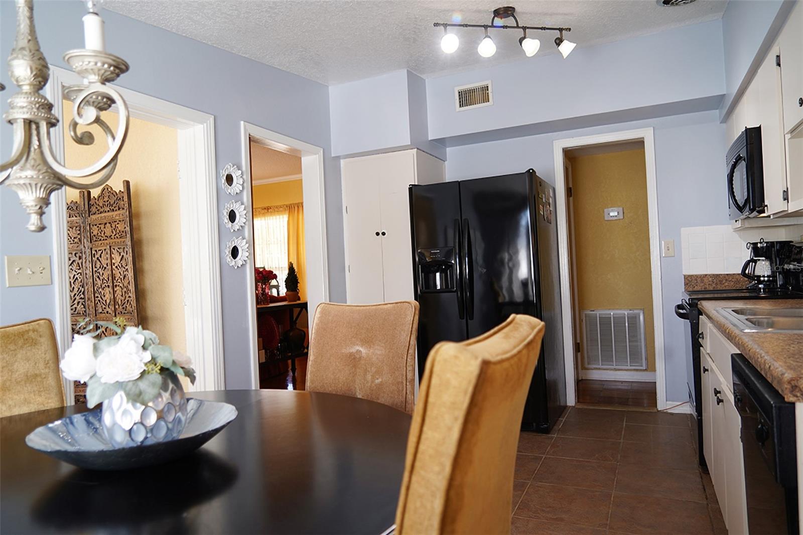 kitchen dining room