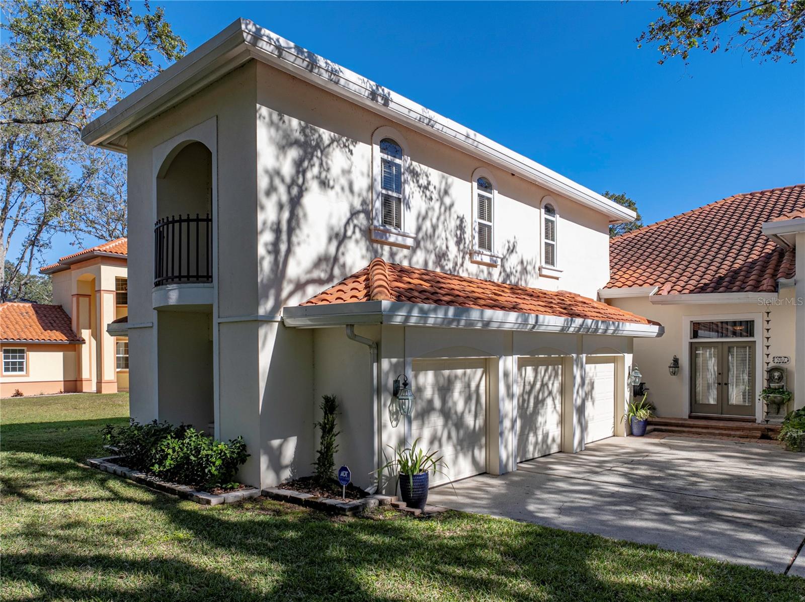 Three Car Garage Side View