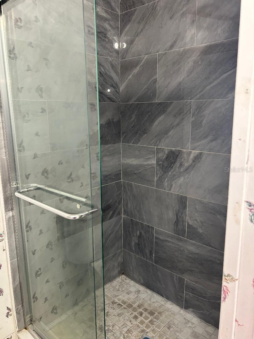 Master Shower (Tile)