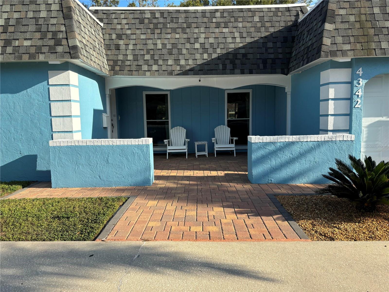 Front porch with pavers