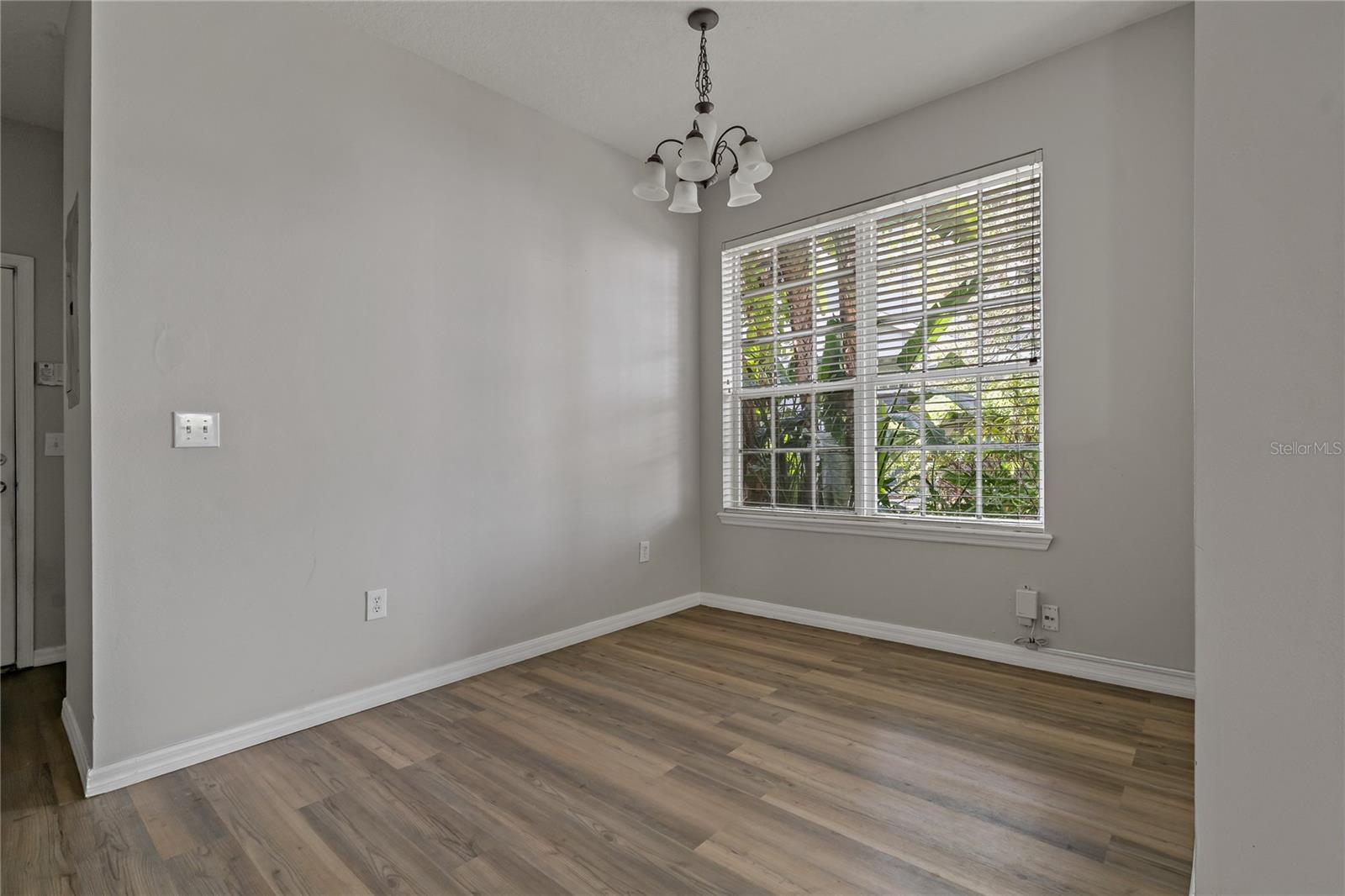 DINING ROOM OFF OF FAMILY ROOM!