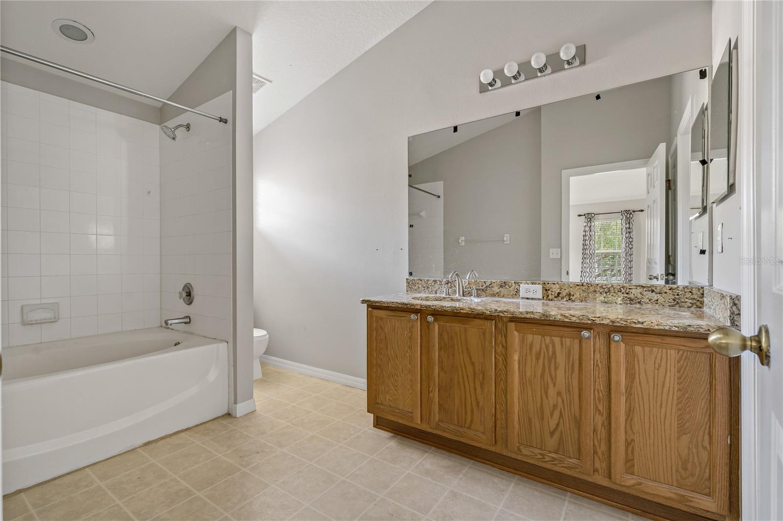 SPACIOUS PRIMARY BATHROOM!