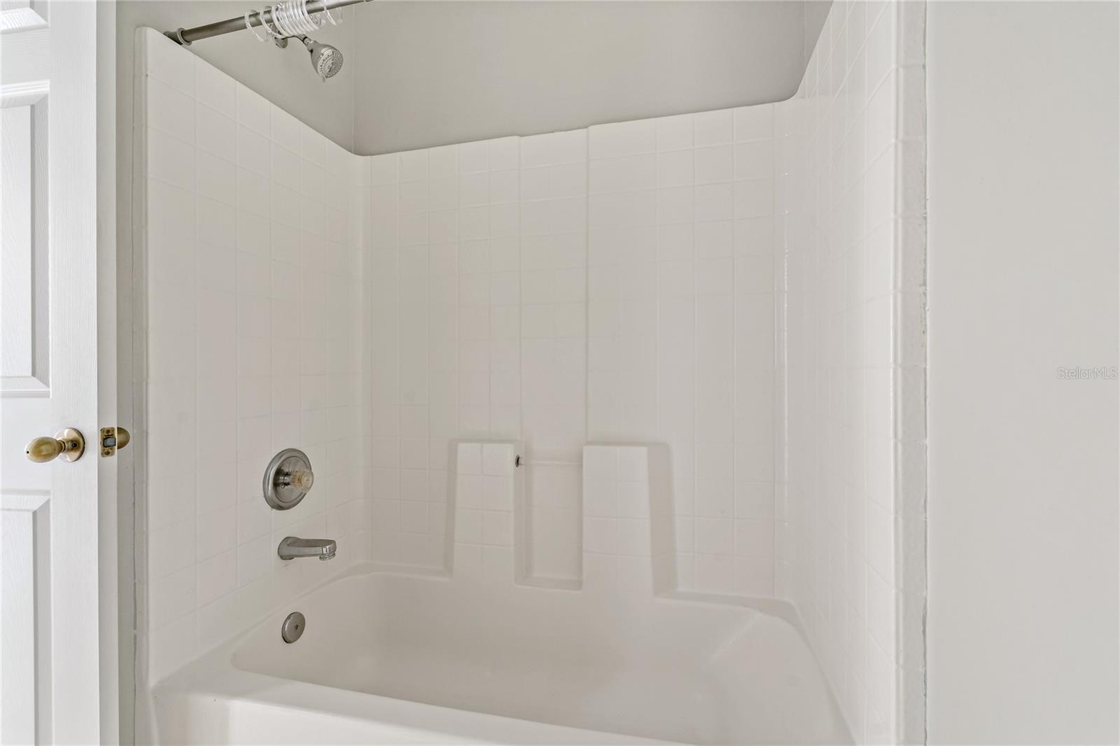 TUB / SHOWER COMBO IN GUEST BATHROOM!