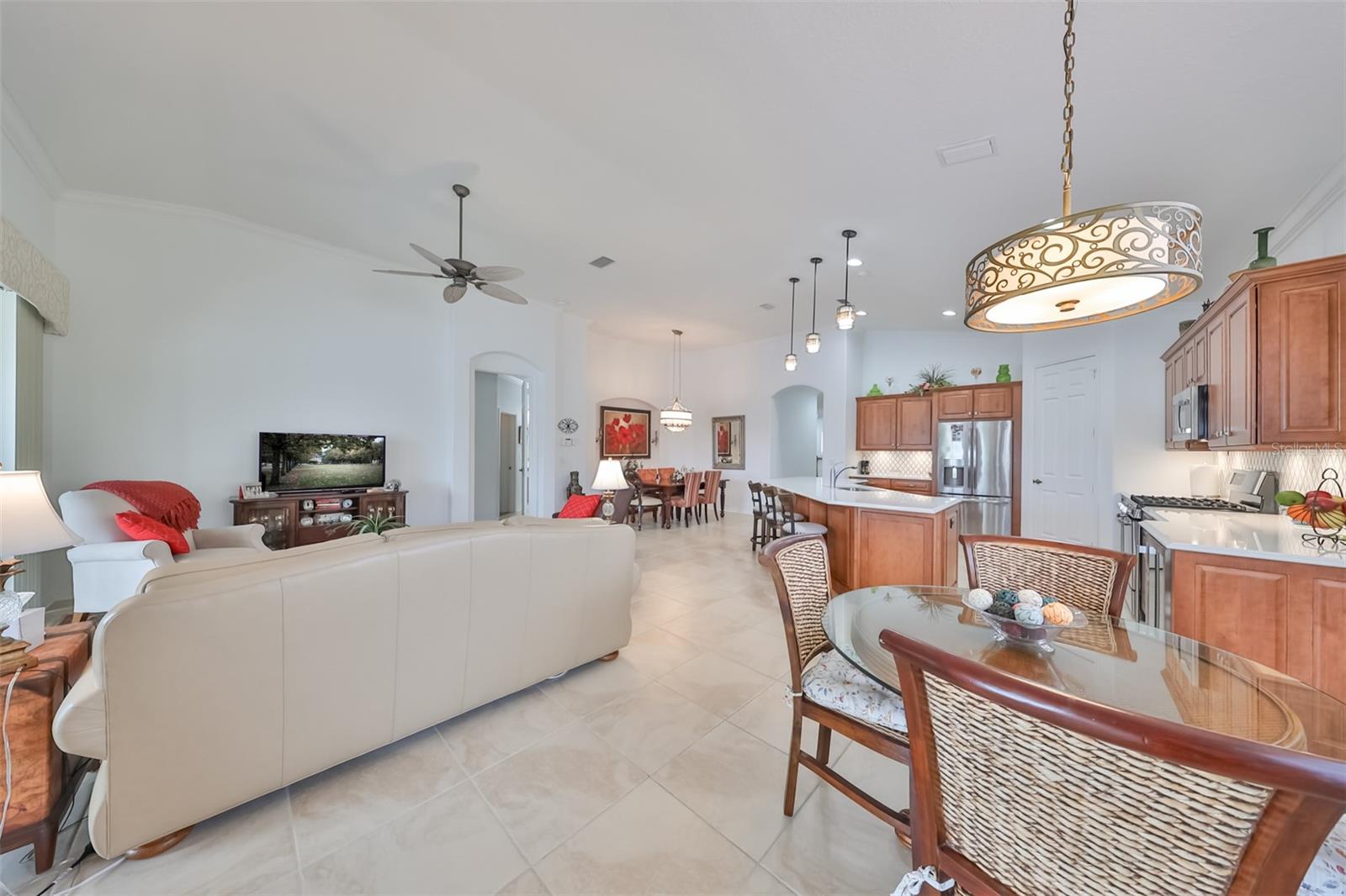 An open floorplan, simple lines and a tropical relaxing theme throughout the condo.