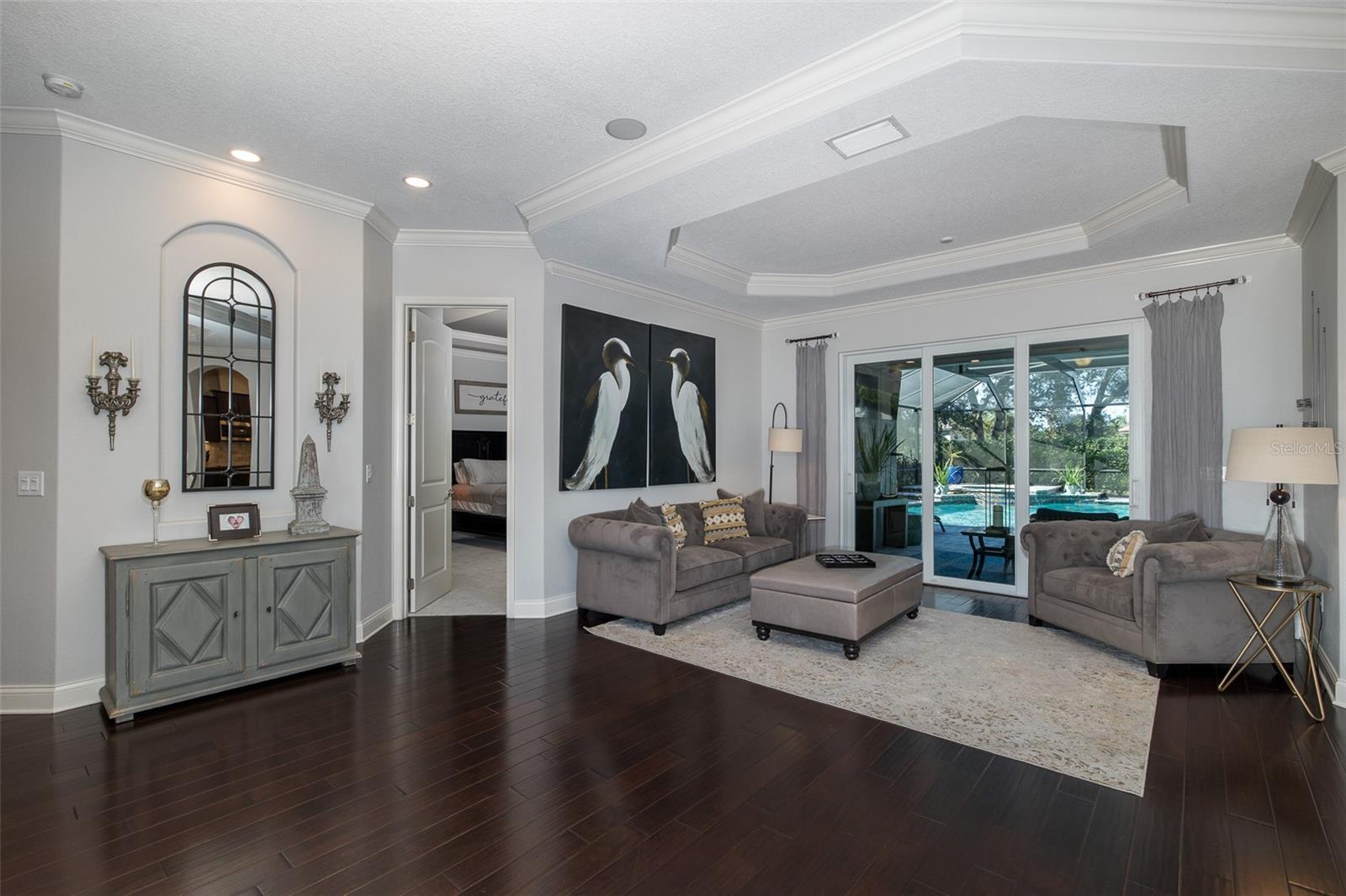 Formal Living Room w/Tray Ceiling & Crown Molding!