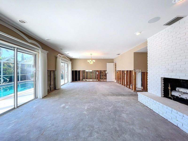 Living room/Dining room combo