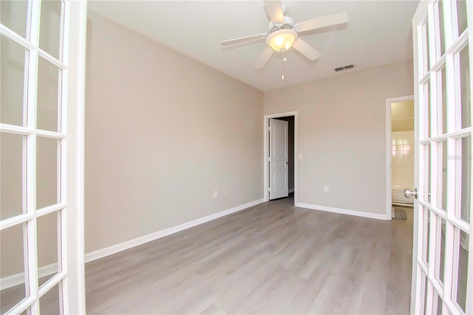 Bedroom w/ Walk-In Closet