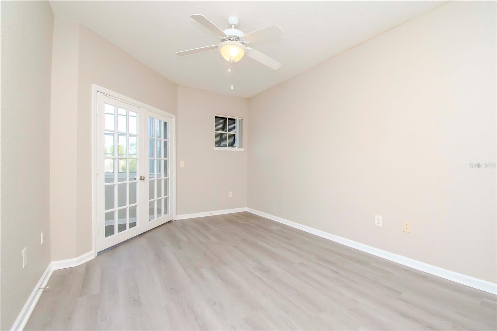 Bedroom w/ Walk-In Closet