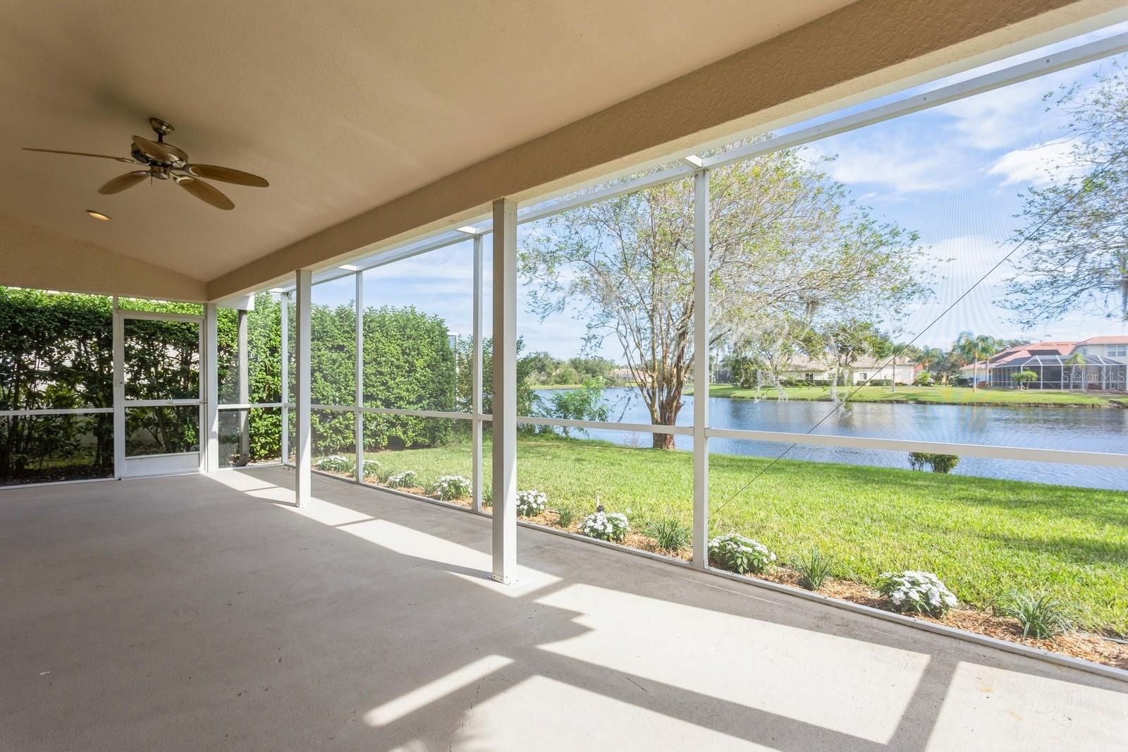 Oversized screened lanai w/lake view