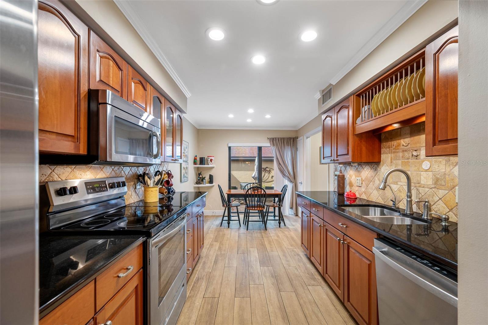 Kitchen & Breakfast Room