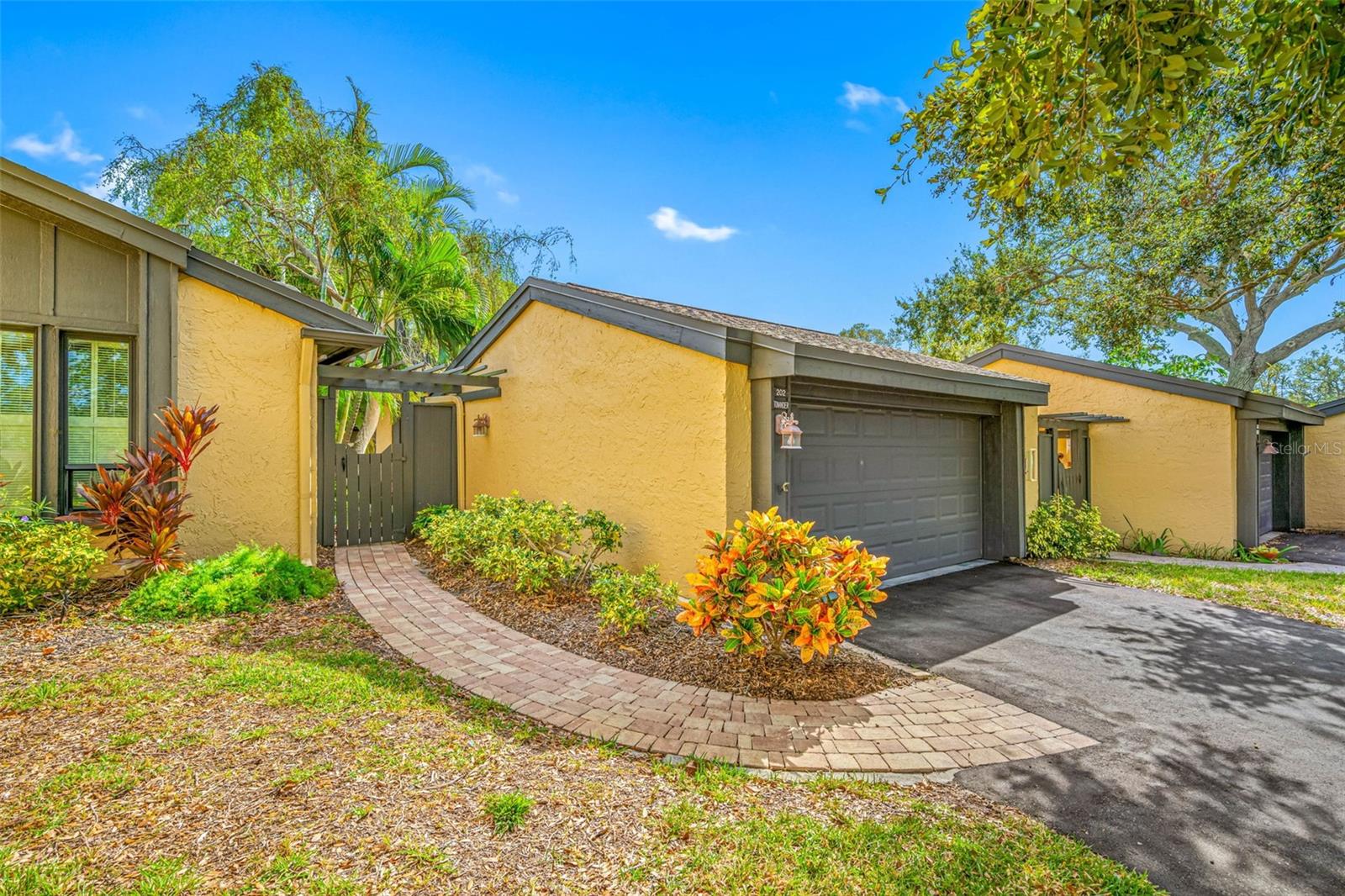 2 Car Garage & 2 Car Driveway