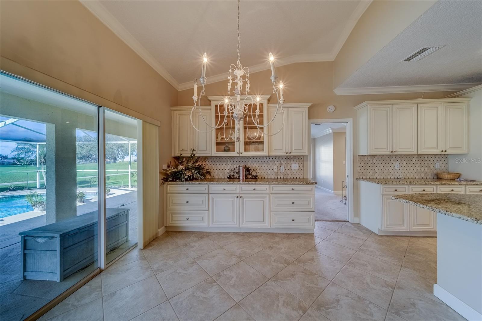 Lots of space in this kitchen!