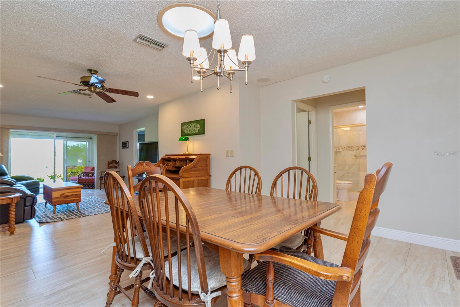 Dining room.