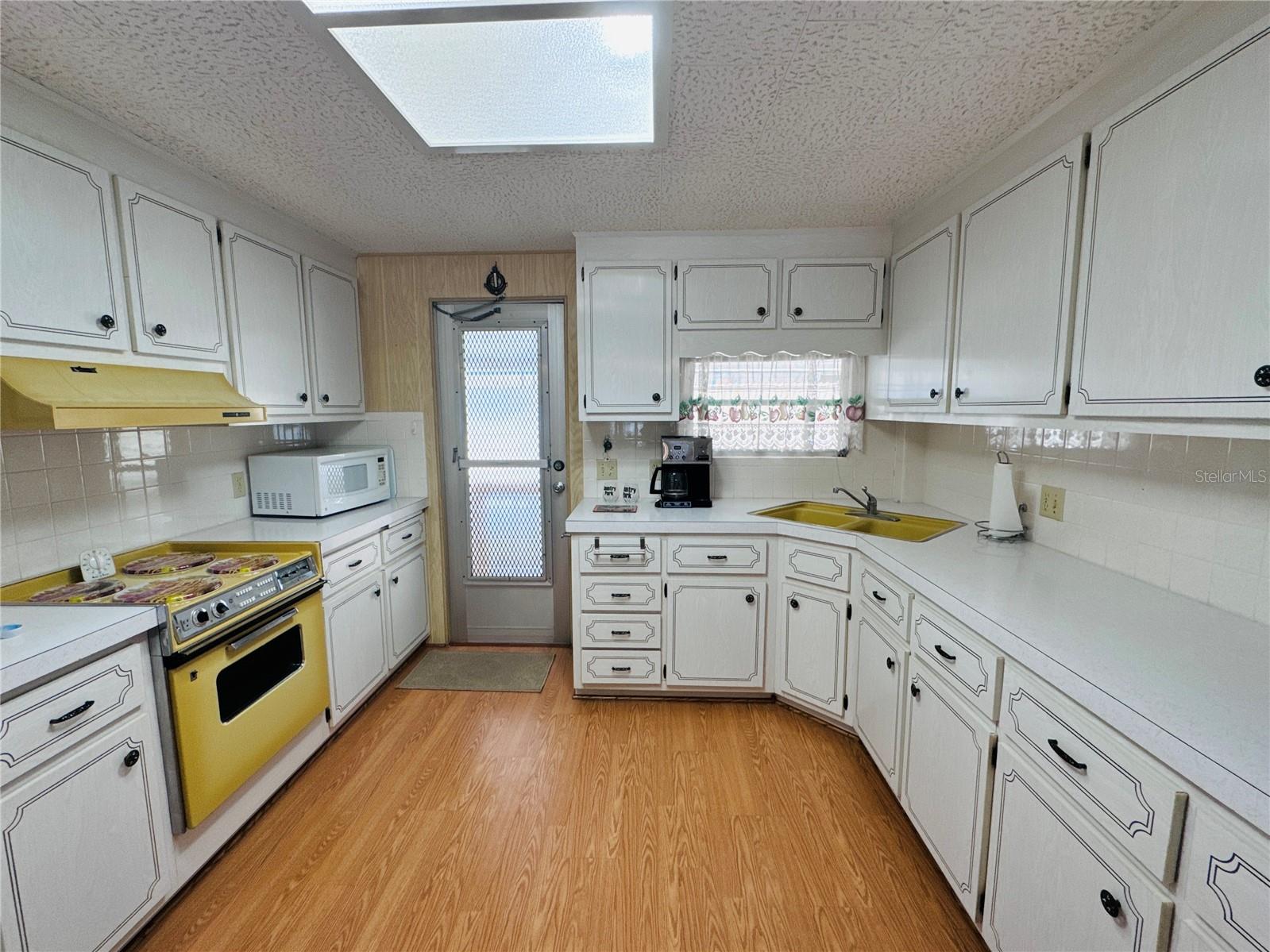 Spacious Kitchen with lots of storage!