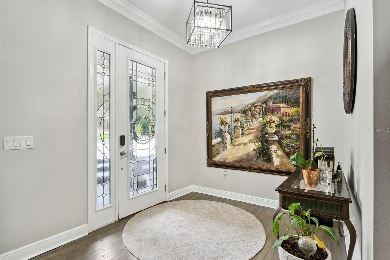 Bright foyer!